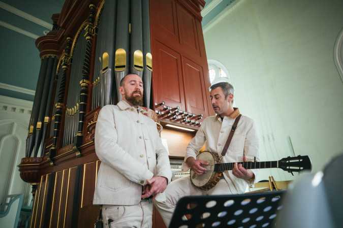 De Mannen Broeders (Colin H. van Eeckhout x broeder Dieleman) release collaborative album 'Sober Maal'